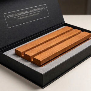 Échantillon Panneau Bardage Naturel en Pin thermotraité avec profil rainure-languette à bords droits, destiné aux façades ventilées et habillages extérieurs contemporains.